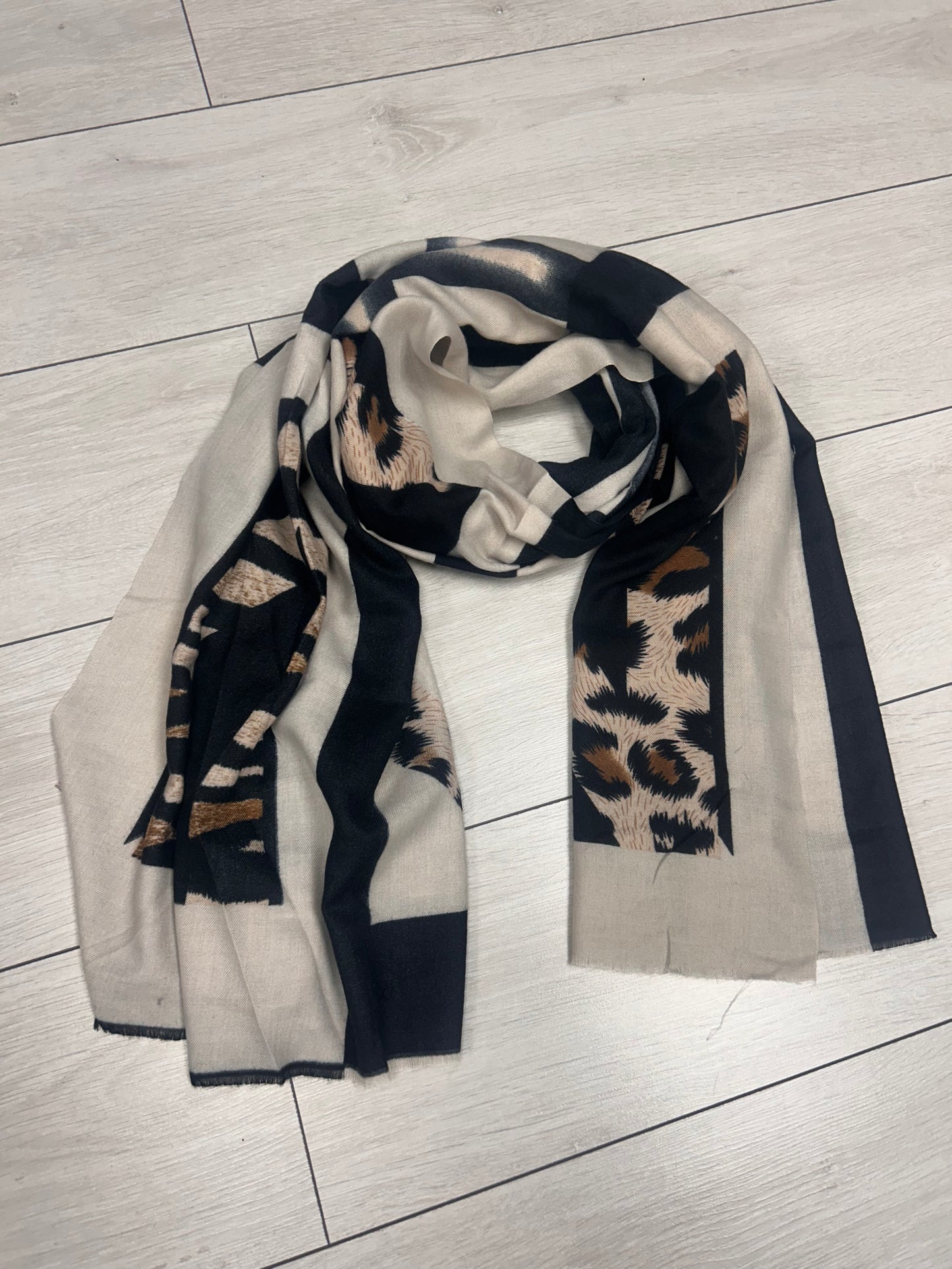 MAUDE SCARF - BLACK/CREAM