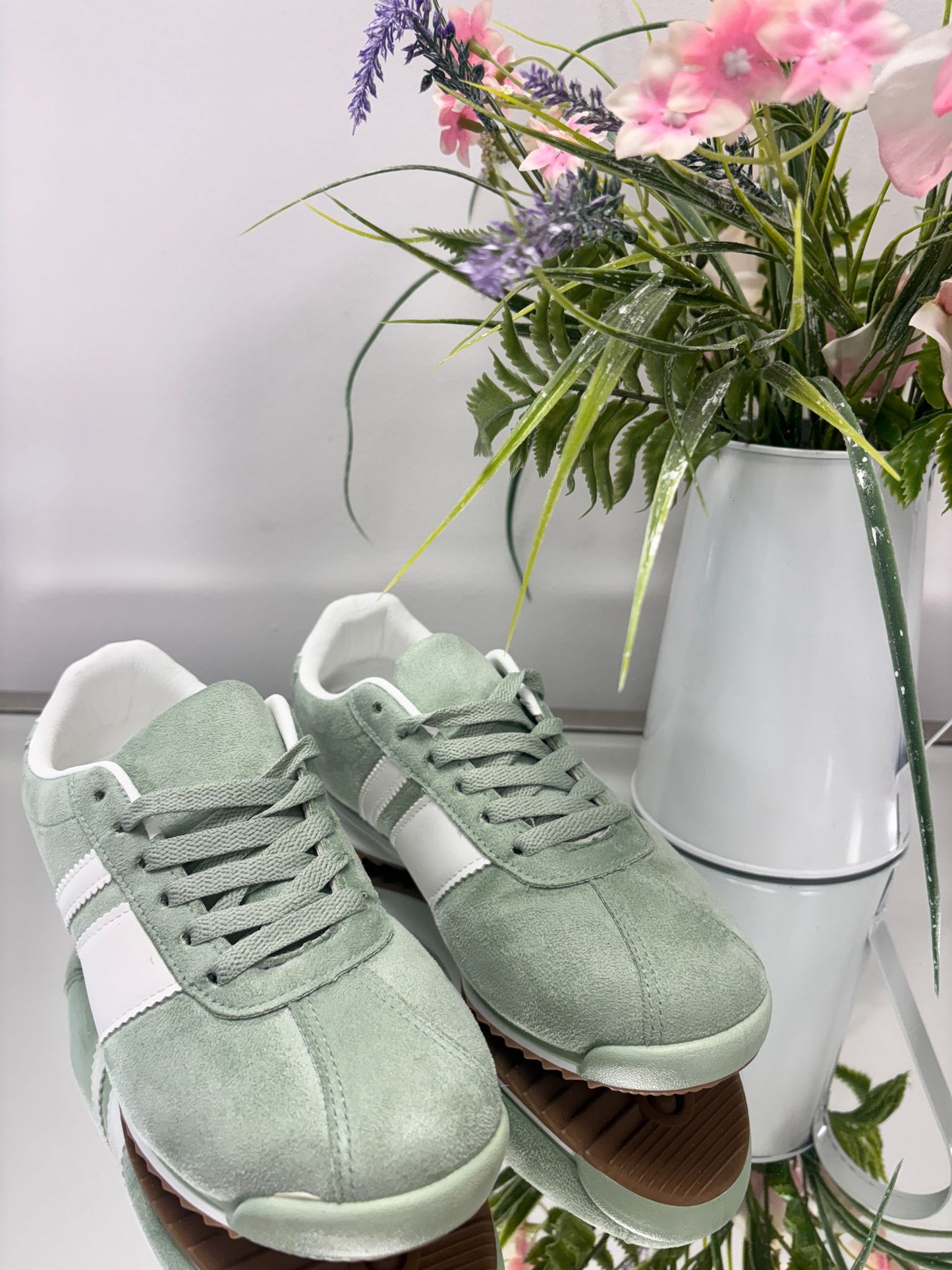 DEE DEE TRAINER - MINT
