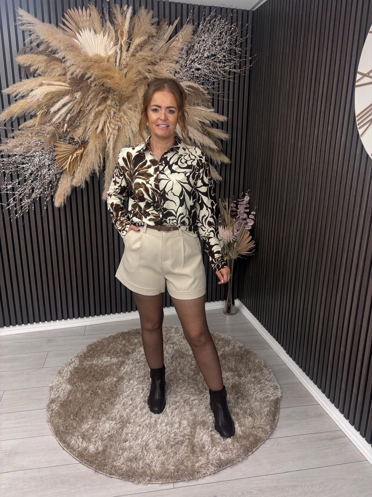 NAOMI SHORTS - BEIGE