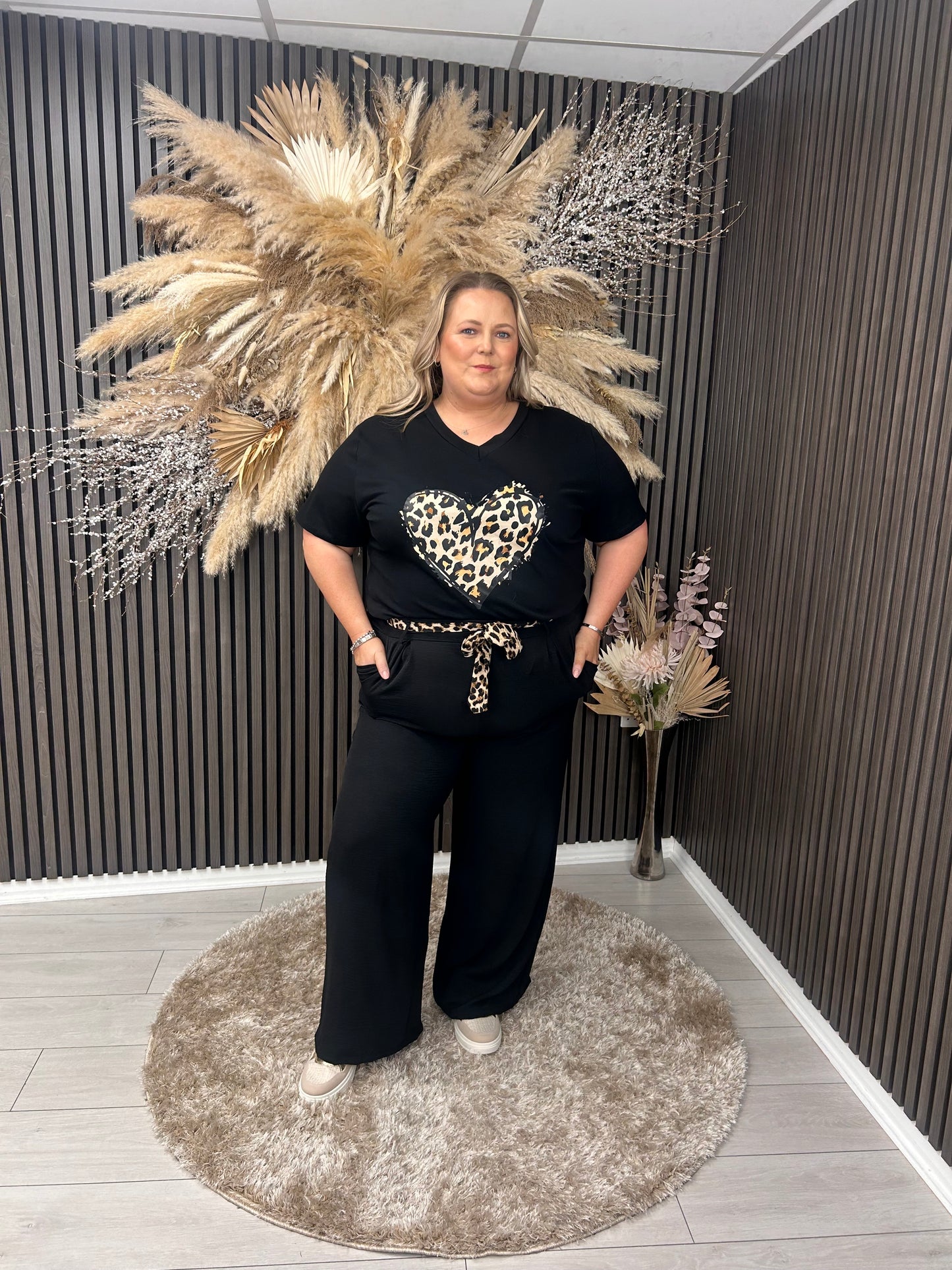 EMILY T-SHIRT - BLACK