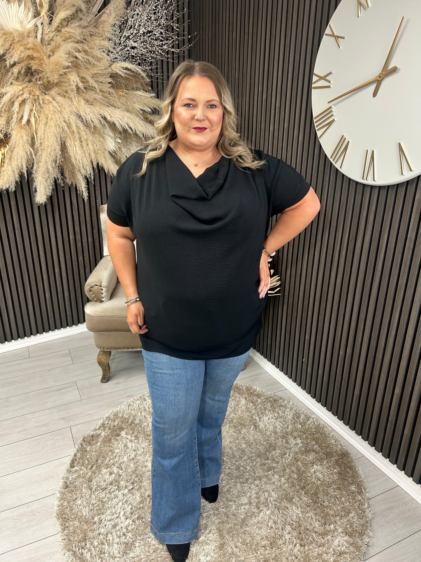 BREIGE TOP - BLACK