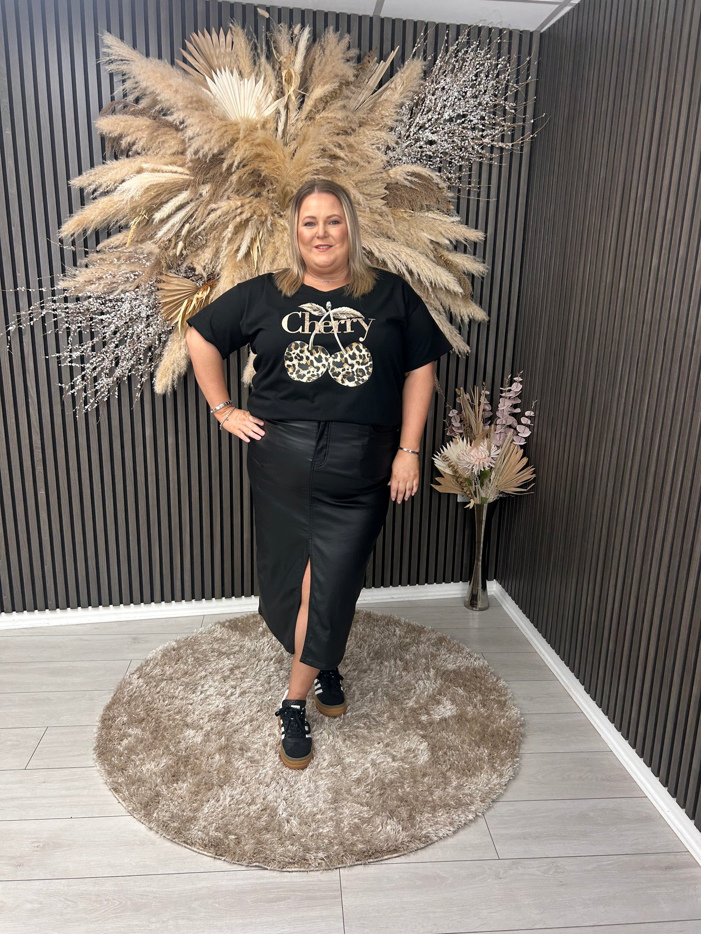 CHERYL T-SHIRT - BLACK