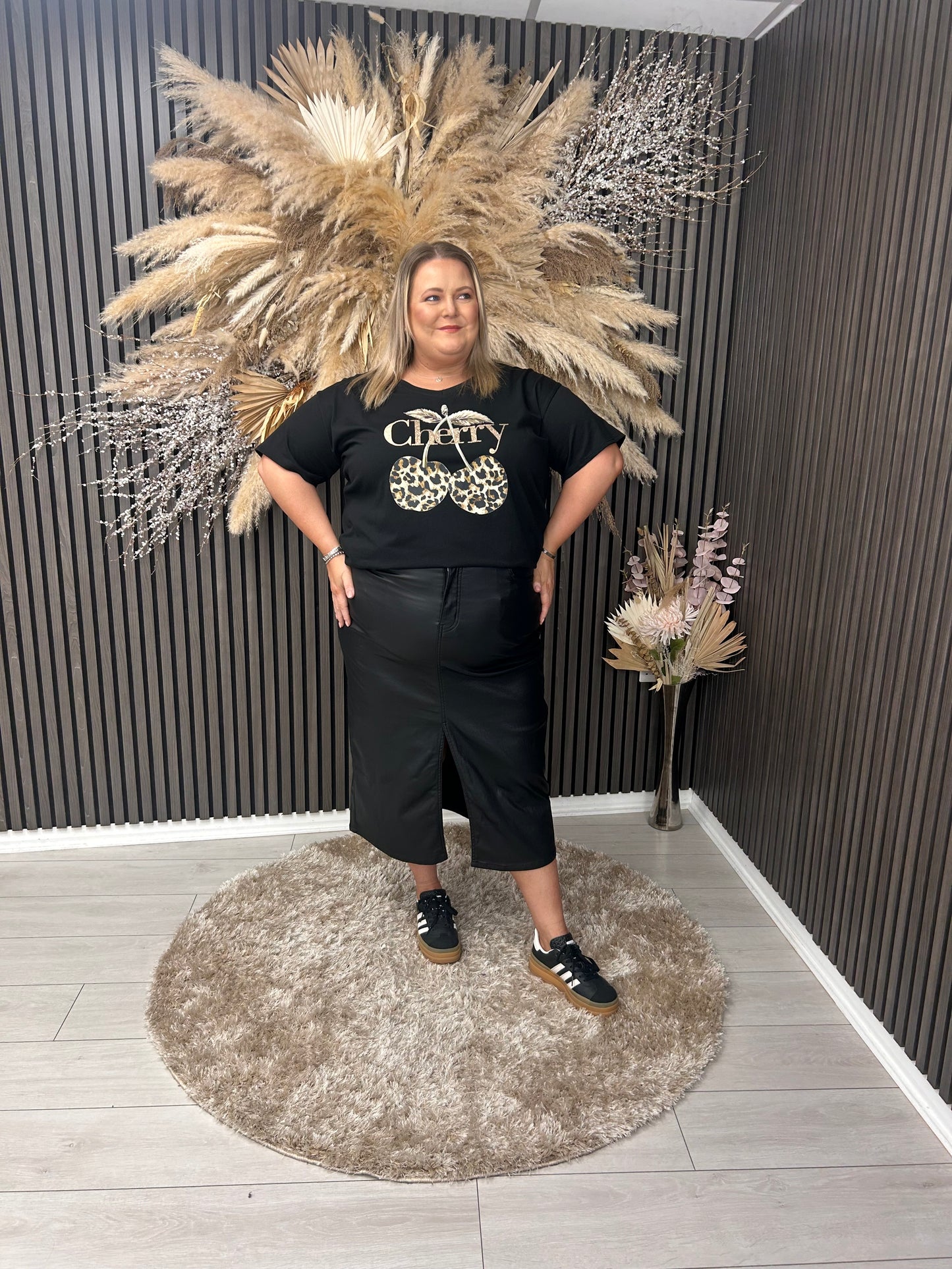 CHERYL T-SHIRT - BLACK