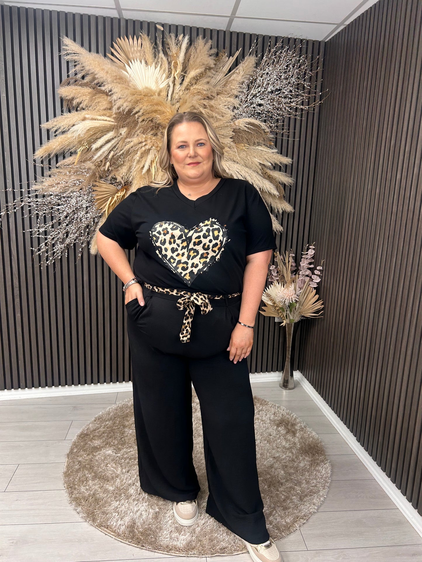 EMILY T-SHIRT - BLACK