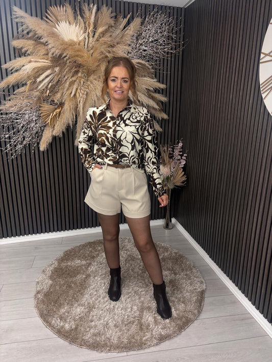 NAOMI SHORTS - BEIGE