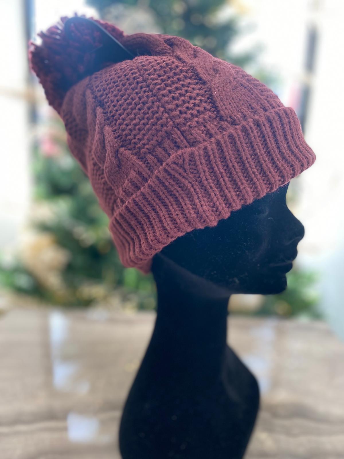 GILLIAN BOBBLE HAT - BURGUNDY